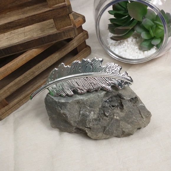 2pc Boho Gold & Silver Feather Barrettes - Picture 3 of 4